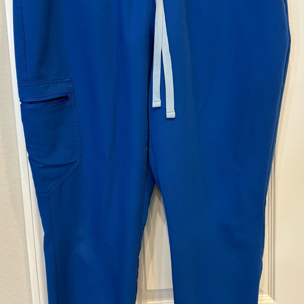 Woman’s Figs Scrubs